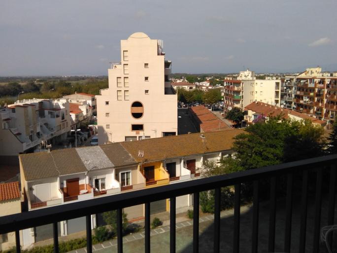 Appartement avec alcôve et balcon
